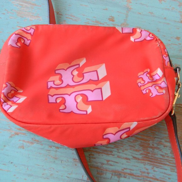 TORY BURCH NYLON SMALL LOGO CROSSBODY CAMERA BAG ORANGE/PINK - Picture 7 of 10